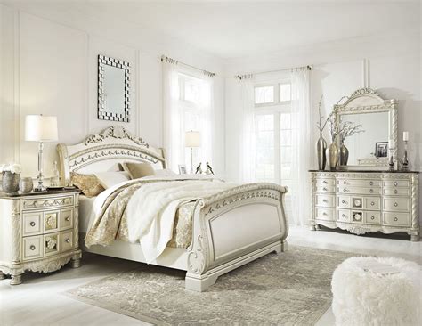 Home shop bedroom traditional bedroom set 4 piece chantelle bedroom set pearl white designed exclusively for acme, the chantelle bedroom collection is filled with romantic wonder. Silver pearl bedroom set | Hawk Haven