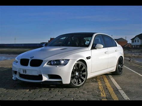 En 2014, elle sera remplacée par la bmw m4 f32, reposant de la série 3 f30 actuelle. BMW M3 E90 - YouTube