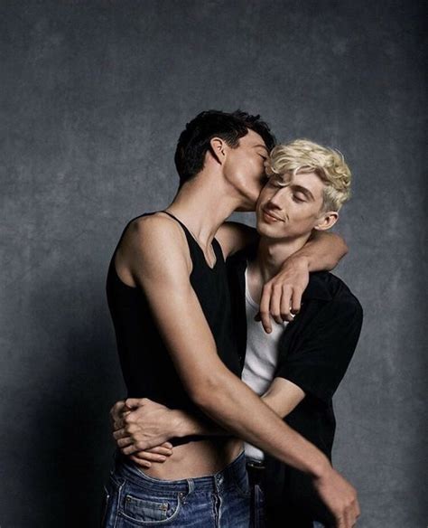 Troye Sivan And His Babefriend Jacob Bixenman Troye Sivan Cute Gay Couples Men Kissing