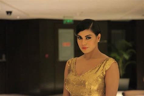 Veena Malik Sizzles In Bold Gold