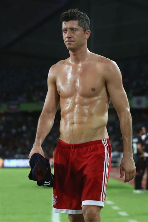 Robert lewandowski poland photos and premium high res pictures. 20 % Körperfettanteil : Die Anfänge ...