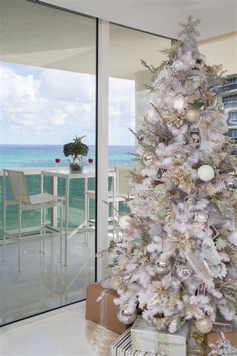 10 Coastal Christmas Decor Ideas For A Perfectly Beachy Holiday