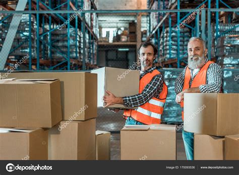 Работники склада с коробками — Стоковое фото © alebloshka #170093536