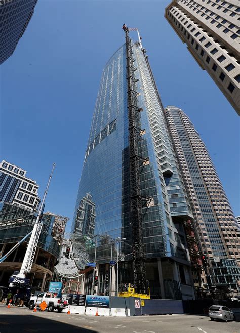 Los Angeles Skyscraper Tops Out As Tallest Western Building The