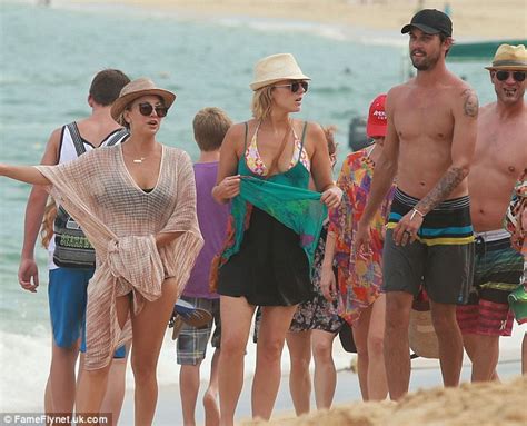 Kaley Cuoco Displays Toned Legs In Mexico With Husband Ryan Sweeting
