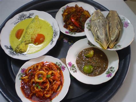 Masak lemak tempoyak ikan keli via aidahjune.blogspot.com. Semanis Gula ...: Jemput makan ~ menu kampung jadi pilihan