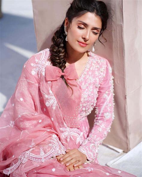 Ayeza Khan Looks Absolutely Beautiful In The Shoot For Pari
