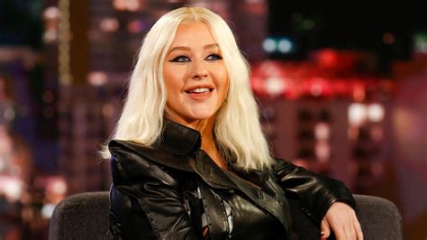 Christina Aguilera Posa Topless Para Anunciar Su Regreso A Los