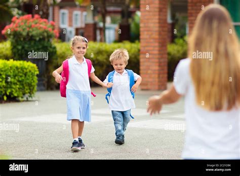 Kids In Back Of Pick Up Hi Res Stock Photography And Images Alamy