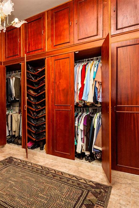 16 Gorgeous Master Bedroom Closet Ideas Big And Small Lovetoknow
