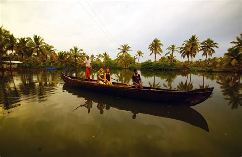 Kerala Backwaters Canoe Tours Canoeing Best Tourist Places In Kerala