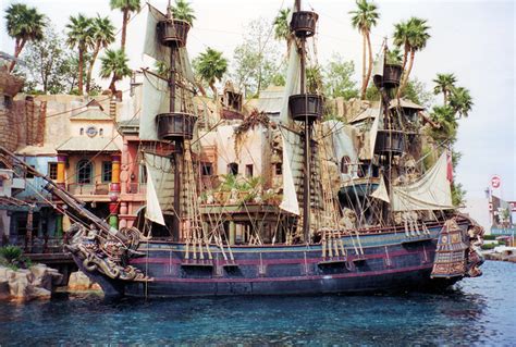 Pirate Ship At Treasure Island Hotel Las Vegas A Photo On Flickriver