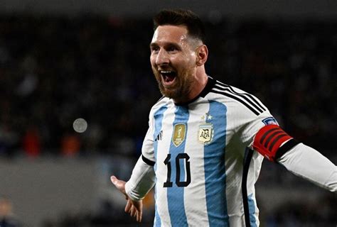 Lionel Messis Stunning Free Kick Goal Helps Argentina Beat Equador In