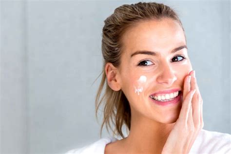 Makeup For Dry Skin Mistakes That Make Skin Look Dry Readers Digest