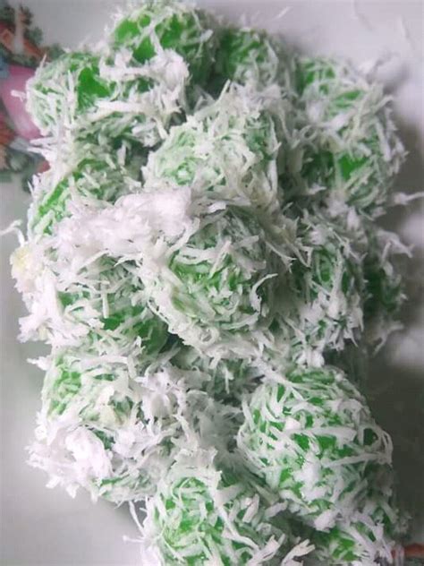 Jun 19, 2021 · cara pengolahan sel roti juga sedikit berbeda dengan olahan donat pada umumnya loh, donat ini terbuat dari tepung beras yang di adon setengah cair dengan adanya tambahan perasa seperti susu, mentega, cengkeh, dan gula, yang kemudian di goreg dengan bentuk bulat seperti donat. RESEP KLEPON ENAK