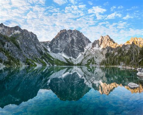 How To Hike The Colchuck Lake Trail A Complete Trail Guide