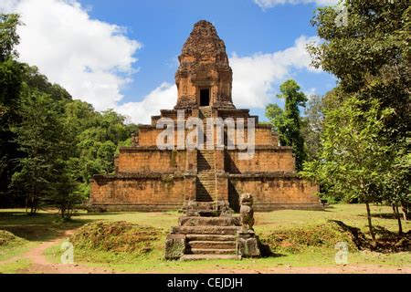 Baksei Chamkrong Th Century Hindu Pyramid Temple In Cambodia Siem