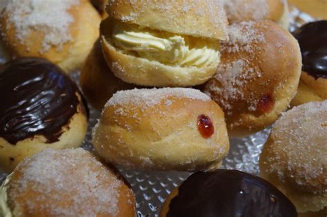 Berliner aus dem Backofen mit 3 Füllungen
