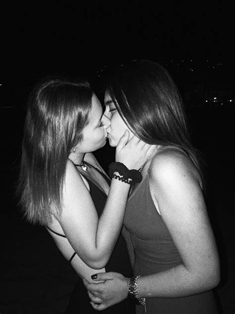 Lesbian Bride Lesbian Hot Cute Lesbian Couples Lesbians Kissing Drunk Girls Black And White