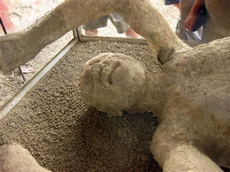 Bodies Of Pompeii Show Last Agonizing Moments Of Mt Vesuvius Victims