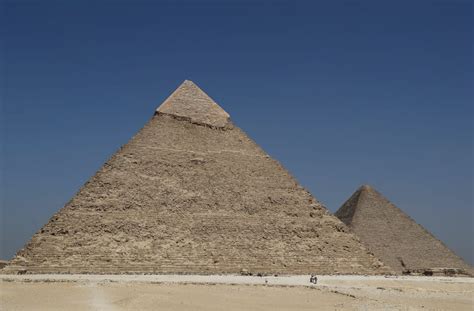 Egypt Investigating Couple Over Nude Photos Atop Great Pyramid Aol News