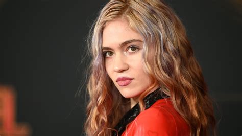 Grimes Says She Had Panic Attack After Snl Cameo