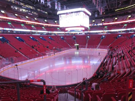 They compete in the national hockey league (nhl). Hockey30 | 5000 personnes et MOINS au Centre Bell....