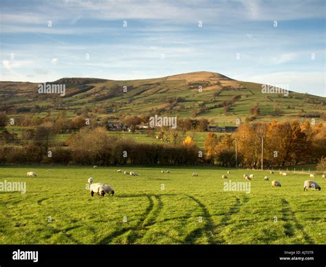 Loose Hill Castleton In The Derbyshire Peak District In England With