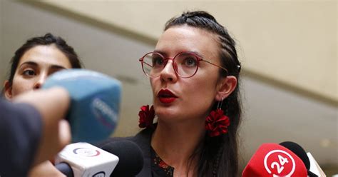 Apr 08, 2021 · e l jueves pasado, las diputada camila rojas (comunes) junto a cristina girardi (ppd), además de una gran parte de los diputados que integran la comisión de educación como son camila vallejo (pc), gonzalo winter (cs), rodrigo gonzález (ppd), el presidente de la comisión de educación, mario venegas (dc), y también su expresidente juan santana (ps), presentaron un proyecto de ley que. Rechazan proyecto de Camila Vallejo que declara AFP de ...