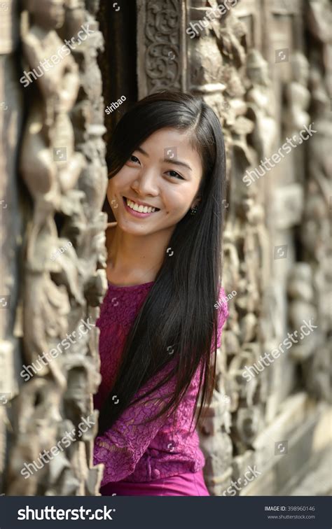 Burmese Woman Stock Photo 398960146 Shutterstock