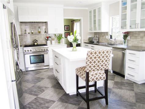The impeccable quality of these grey kitchen floor tiles will ensure that your house remains modern for a very long time. Grey checkered floor | Checkered floor kitchen, Kitchen ...