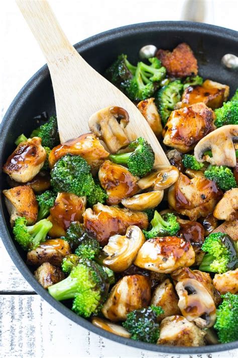 Top chicken with broccoli and cheese. Chicken and Broccoli Stir Fry - Dinner at the Zoo