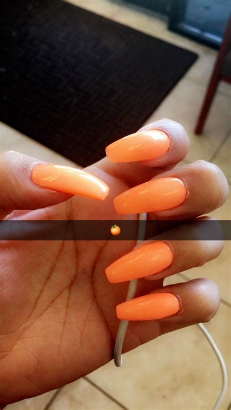 snapchat: ogg.madieee pinterest: goldeinee♬♡ … | Peach ... Acrylic nails decorated by me ^^.