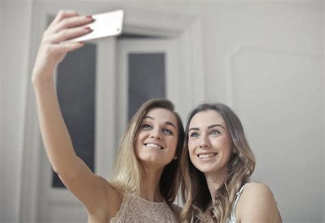 How The Selfie Camera Is Driving People To Get Nose Jobs Yanko Design