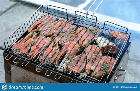 For this, you will need essential clove oil, a large empty container for the fish, a container for mixing the oil, and an air pump, which is optional. Grilled Salmon With Lemon And Olive Oil. Spread Salmon On ...