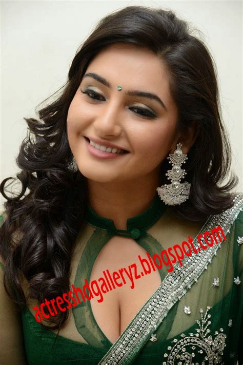 Actress HD Gallery Ragini Dwivedi Hot And Spicy Saree Novel Photo Gallery