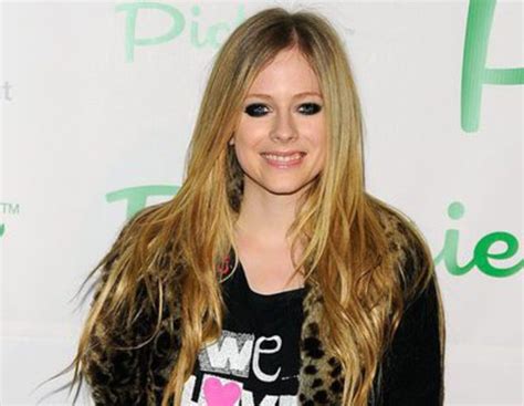 Avril Lavigne Rompe A Llorar Al Hablar Por Primera Vez En Televisión De