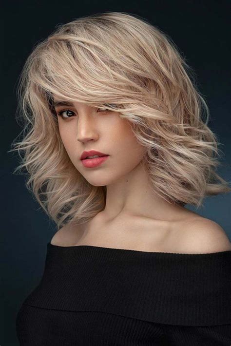 30 Best Short Hairstyles For Round Faces To Emphasize Your Beauty