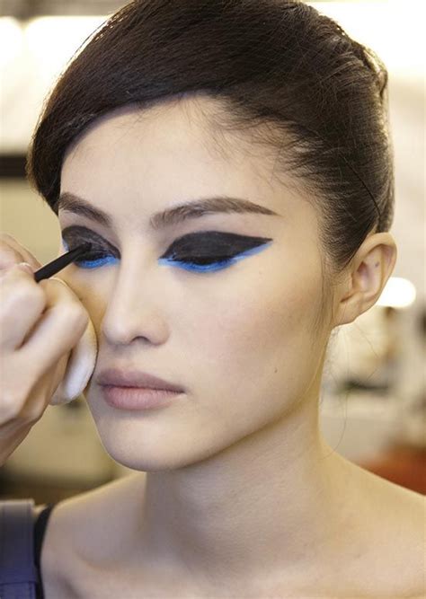 Runway Beauty Blue Graphic Eye At Chanel Resort 2014 Catwalk Makeup