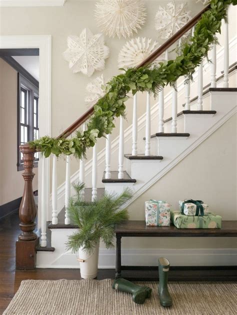 Decorate The Staircase For Christmas 45 Beautiful Ideas Decoration Love