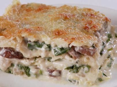 Since fall and cooler weather are right around the corner, we decided to revisit a if you have never made one of our recipes, that streak might end today. Lots O'Meat Lasagna Recipe | Paula Deen | Food Network