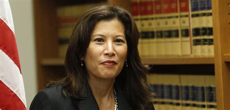 Californias Top Judge Tells Ice To Leave Courthouses As State Readies