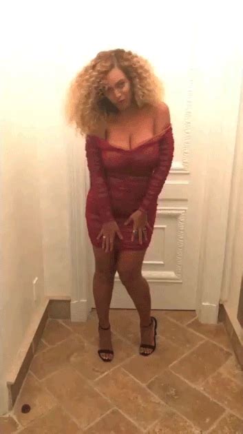Beyonce Wearing Tight Red Dress Pictures August 2017 Popsugar