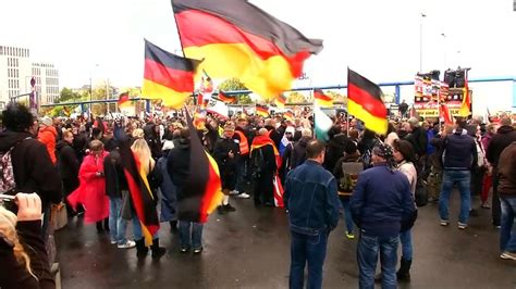 Simpatizantes De Extrema Derecha Se Manifiestan En Berlín En El Aniversario De La Reunificación
