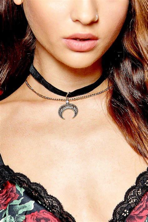Emily Ratajkowski And Other Top Models Are Going Nuts For This Necklace