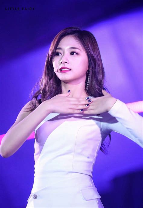 On may 5, 2015, she became a contestant on jyp's newest survival show, sixteen. Tzuyu Twice | 周子, キレイな女性, ダンサー