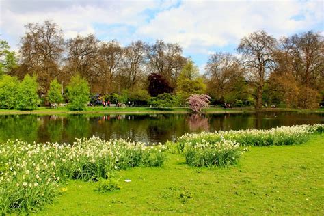 Offering exquisite luxury beside hyde park and kensington gardens, the elegant baglioni hotel london with spa is close to. Hyde Park, London, England - An entire day can be devoted ...