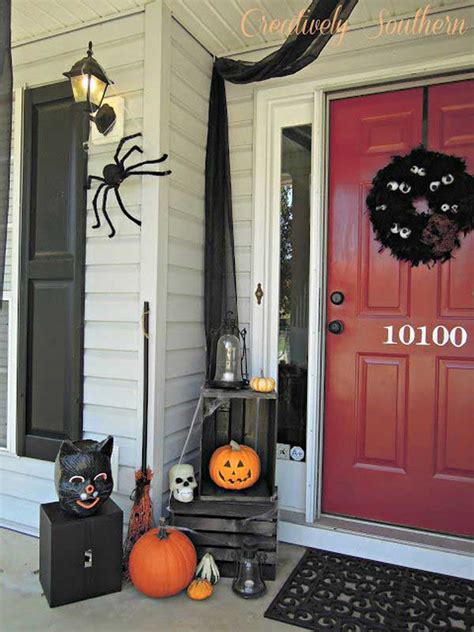 During your busy lifestyle, you might think it takes a lot of time to construct a halloween decoration and avoid it even though you wish you could create one. Top 41 Inspiring Halloween Porch Décor Ideas - Amazing DIY ...