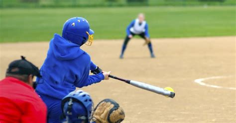 The Correct Pitching Techniques For Fast-Pitch Softball | LIVESTRONG.COM