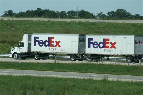 Using My New Lens Can You Spot The Arrow In The Fedex Logo Tormol